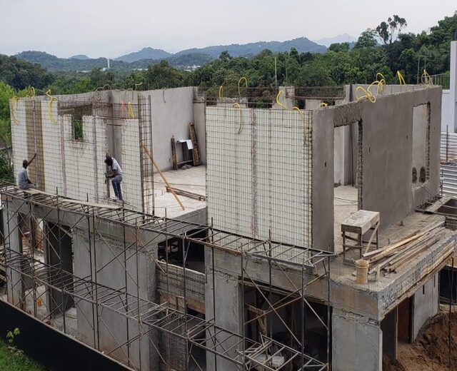 Construção em painel monolítico